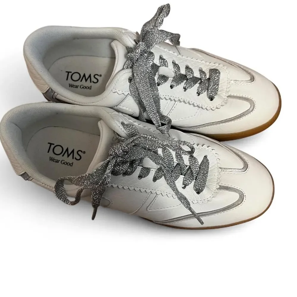 White Toms Women’s - Lace Up sneakers with silver glitter laces - Size 7